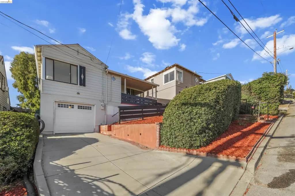 3301 82nd Ave, Oakland, CA — listing photo 1