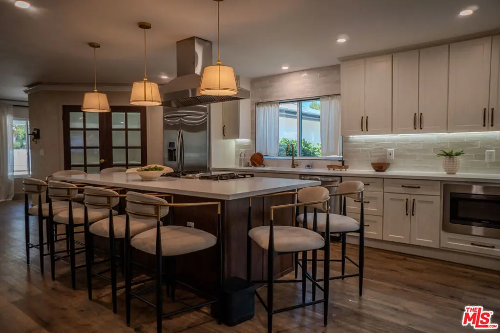 17516 17514 Raymer Street, Northridge, CA — listing photo 1
