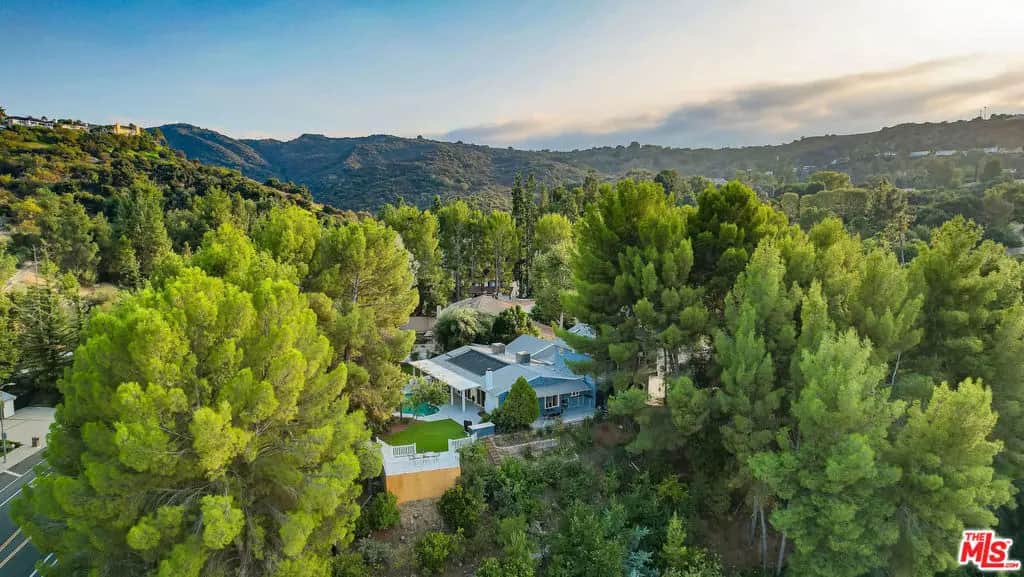 3914 Braewood Court, Tarzana, CA — listing photo 1