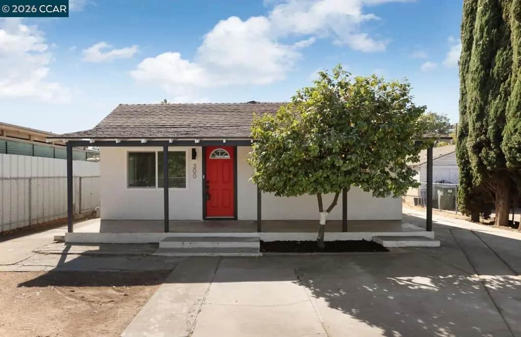 300 Pueblo Ave, Modesto, CA — listing photo 1