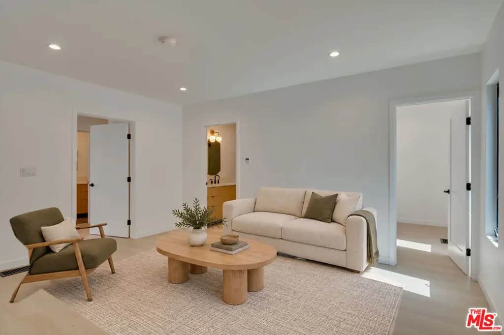 1223 Havenhurst Drive 2, West Hollywood, CA — listing photo 1