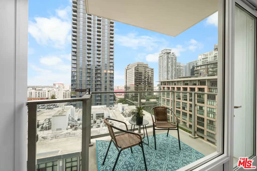 1050 S Grand Avenue 1303, Los Angeles, CA — listing photo 1