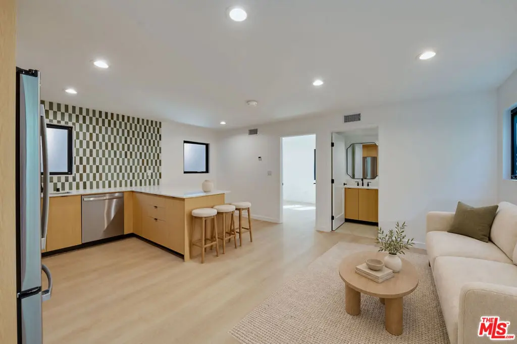 1223 Havenhurst Drive 4, West Hollywood, CA — listing photo 1
