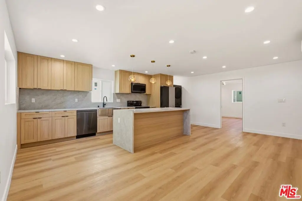 1132 1/2 S Wooster Street, Los Angeles, CA — listing photo 1