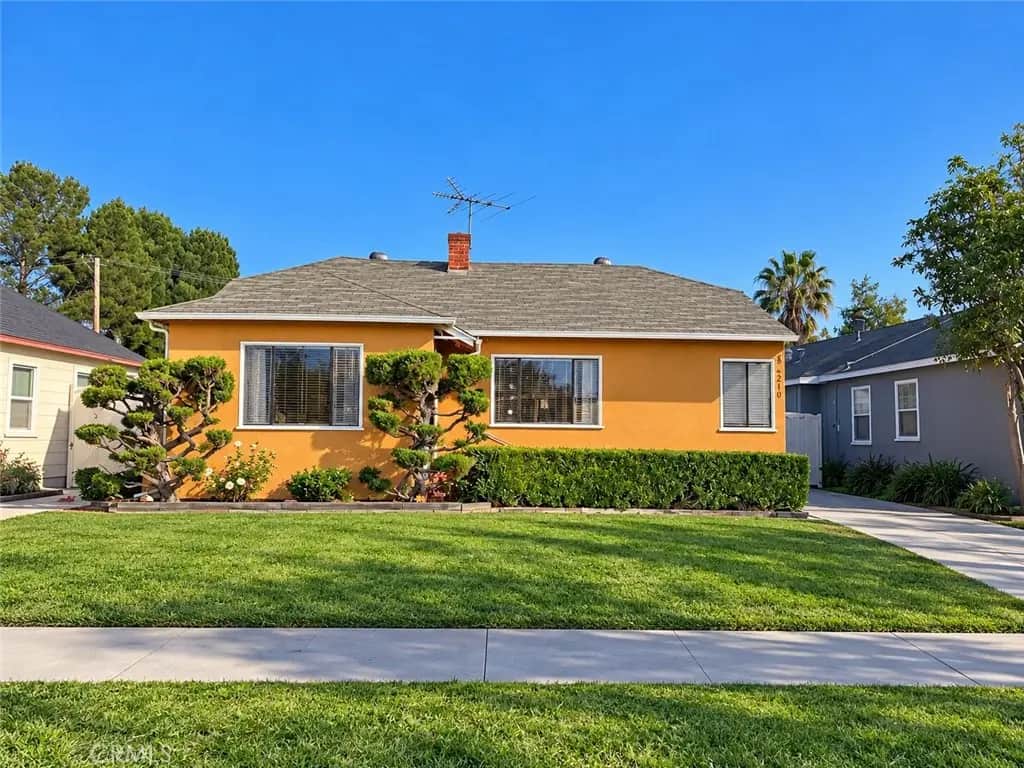 2210 Ximeno, Long Beach, CA — listing photo 1