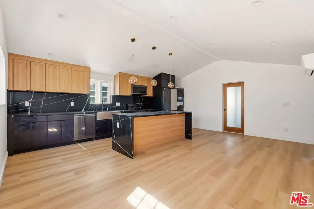 1134 1/2 S Wooster Street, Los Angeles, CA — listing photo 1