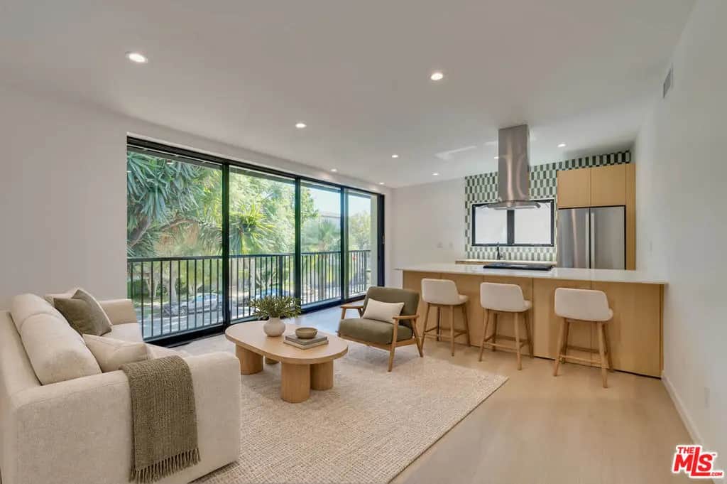 1223 Havenhurst Drive 5, West Hollywood, CA — listing photo 1