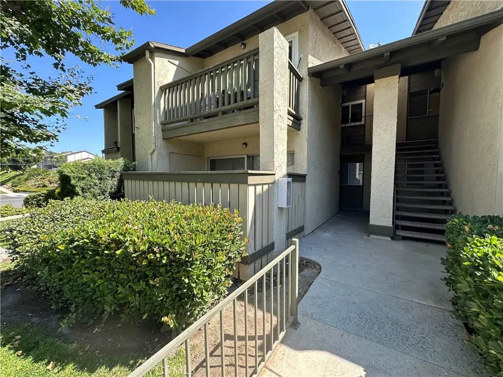 2320 S Diamond Bar Boulevard L, Diamond Bar, CA — listing photo 1