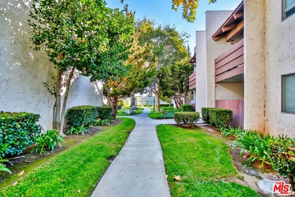 17552 Vandenberg Lane 14, Tustin, CA — listing photo 1