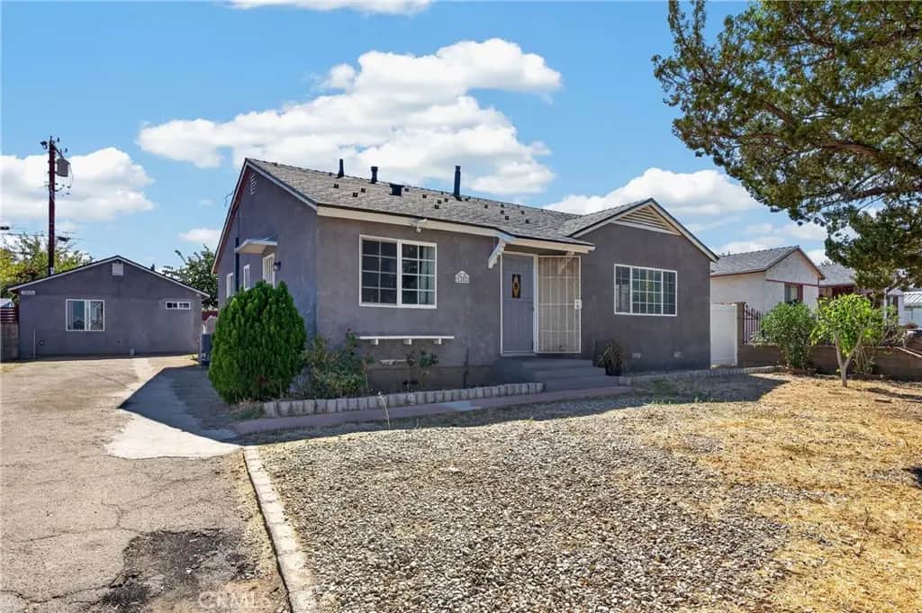 1302 E Avenue R2, Palmdale, CA — listing photo 1