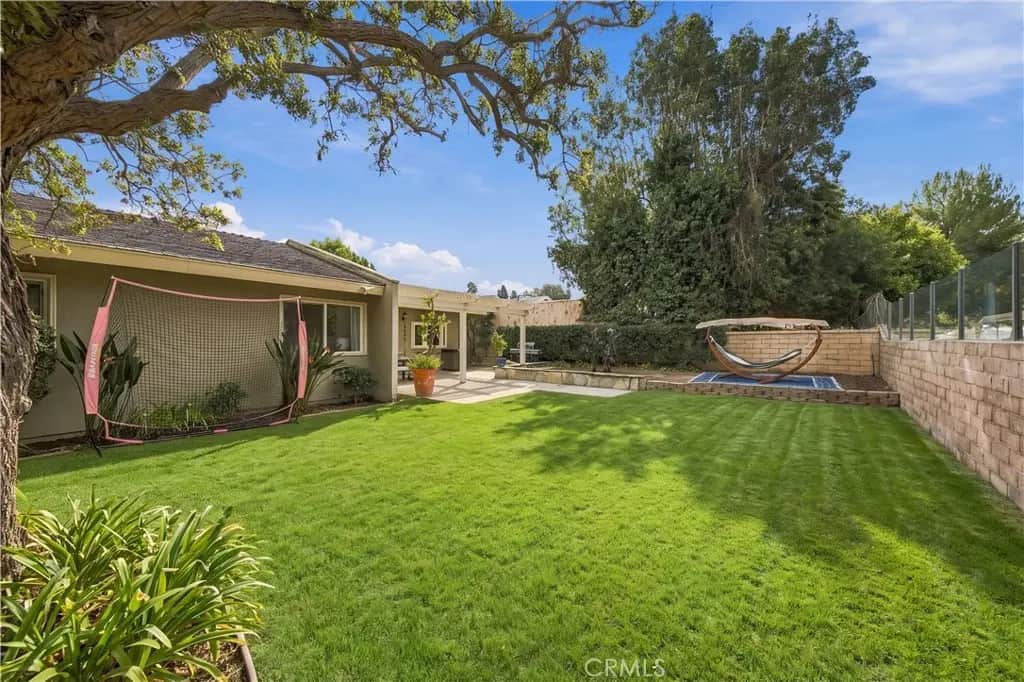 18971 Antioch, Irvine, CA — listing photo 1