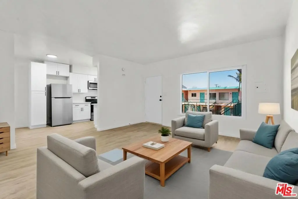 7825 W Manchester Avenue 4, Playa Del Rey, CA — listing photo 1