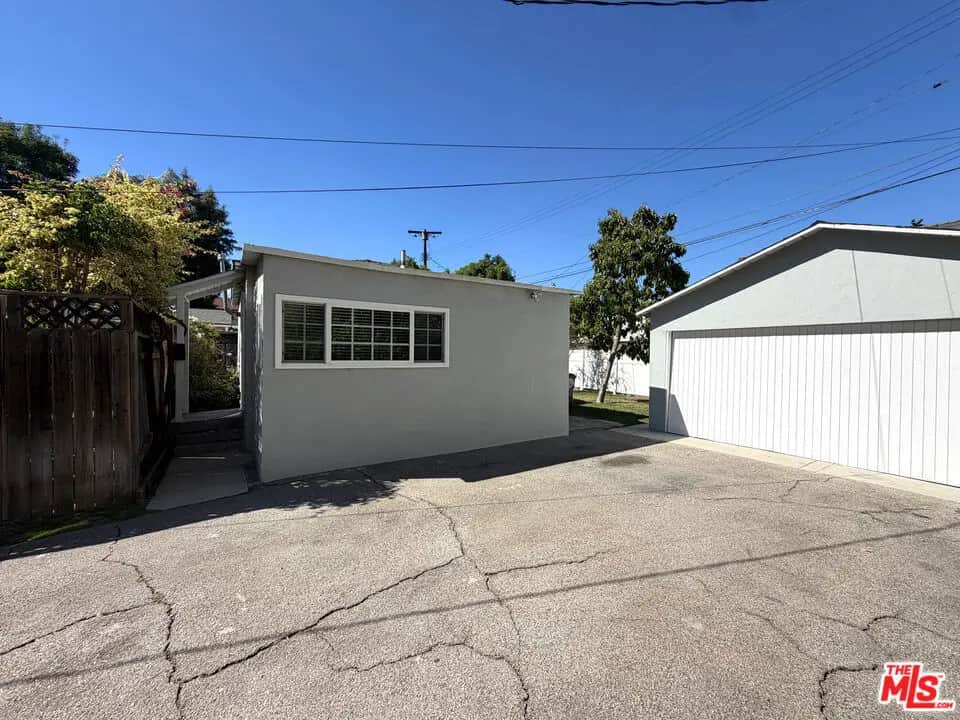 10739 1/2 Aqua Vista Street, North Hollywood, CA — listing photo 1