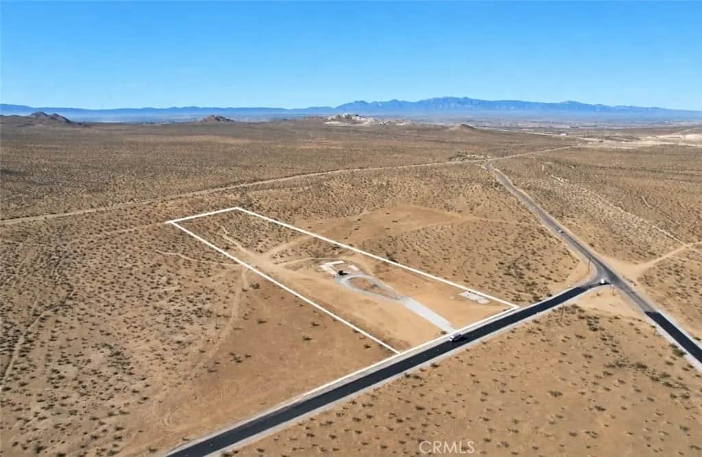 19823 Johnson Road, Apple Valley, CA — listing photo 1