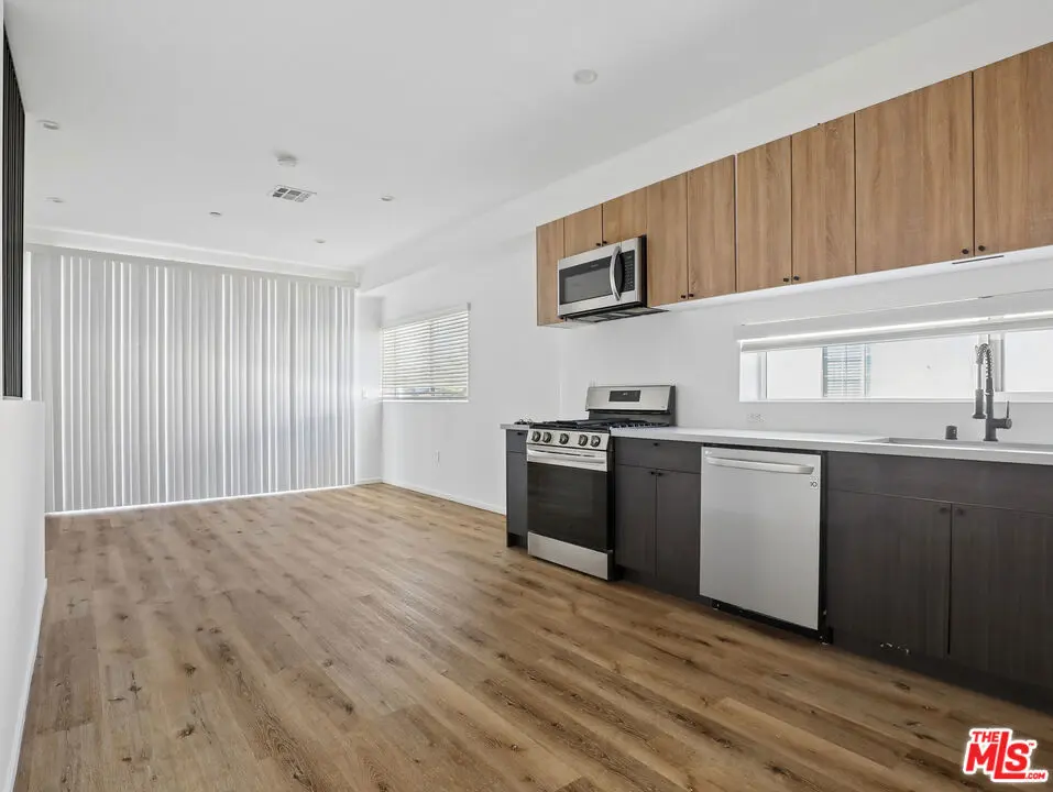 660 N Mariposa Avenue, Los Angeles, CA — listing photo 1