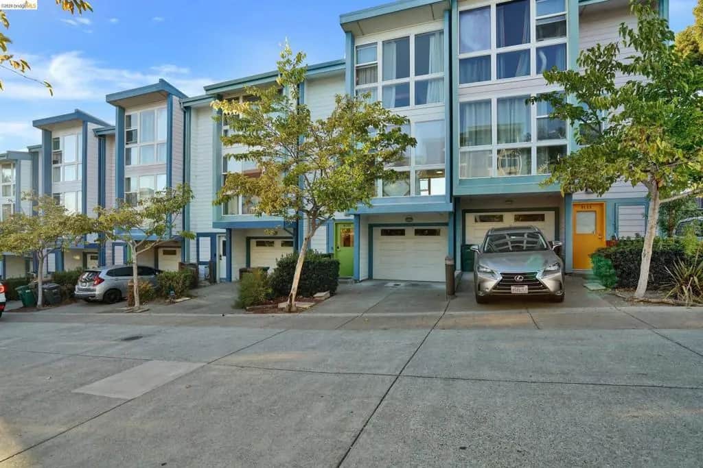 9455 MacArthur Blvd., Oakland, CA — listing photo 1