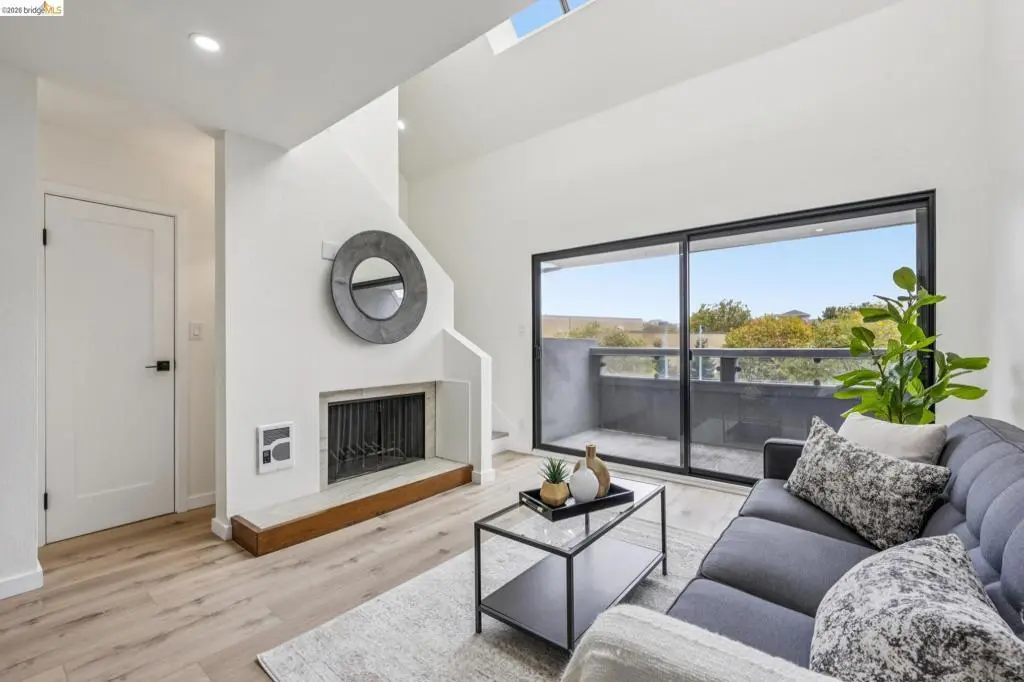 7 Embarcadero West 207, Oakland, CA — listing photo 1