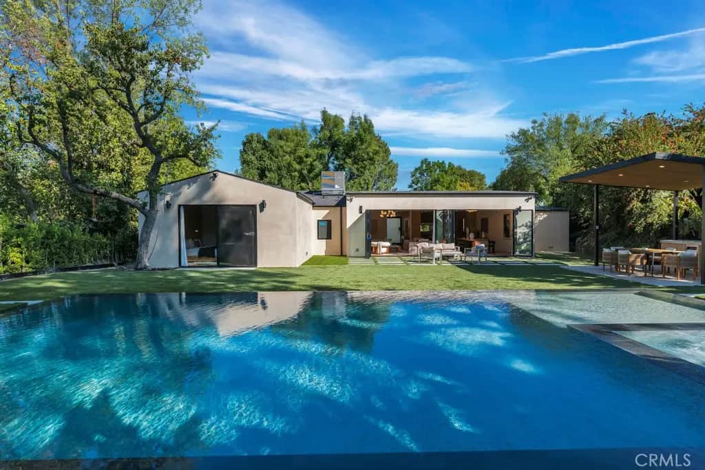 5551 Valerie Avenue, Woodland Hills, CA — listing photo 1