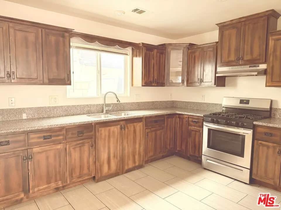 1745 W Vernon Avenue 3, Los Angeles, CA — listing photo 1