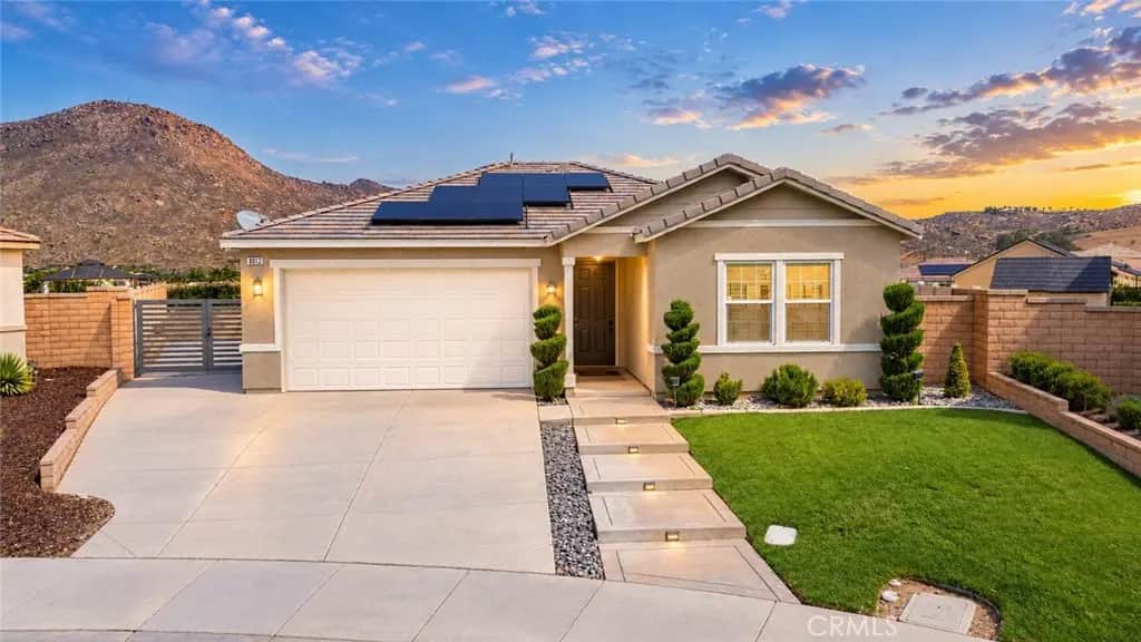 8012 Rooster Court, Riverside, CA — listing photo 1
