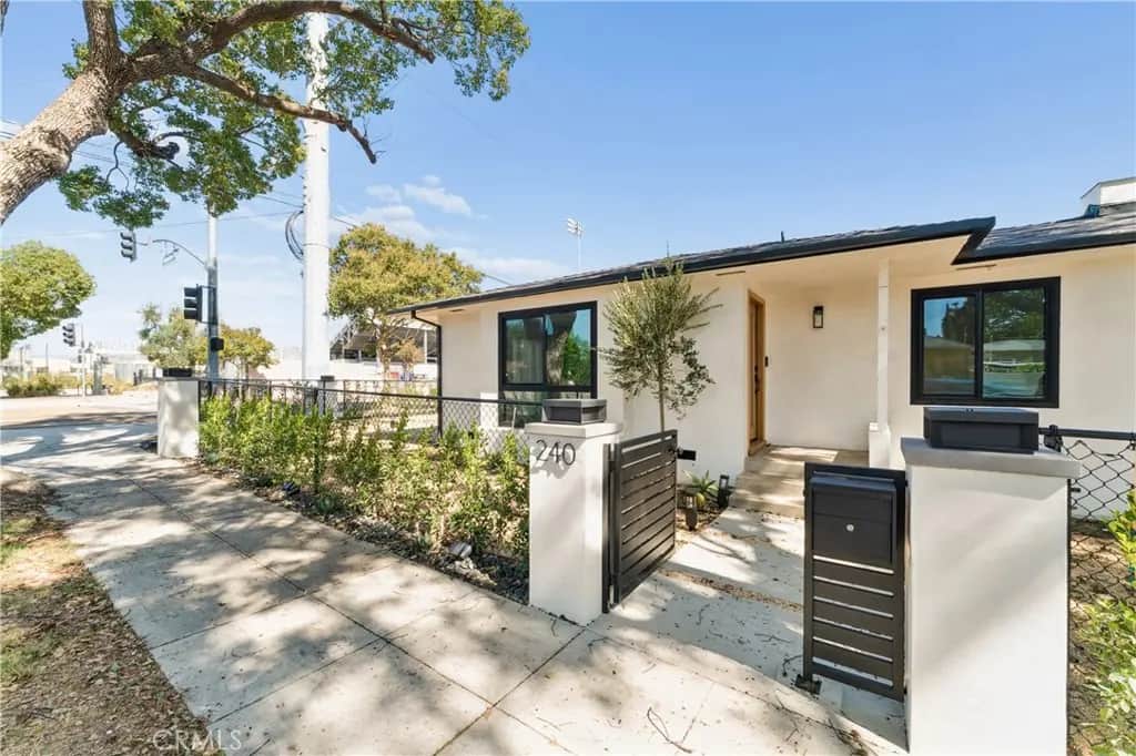 240 N Keystone, Burbank, CA — listing photo 1