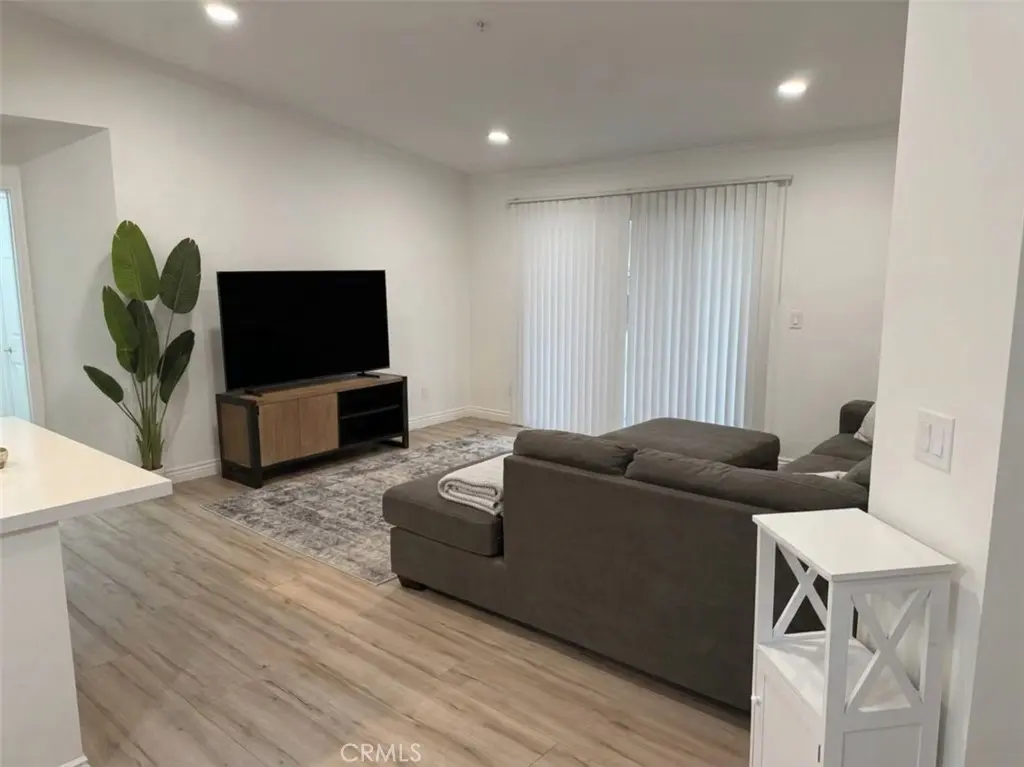 2040 Las Colinas Cir 307, Corona, CA — listing photo 1