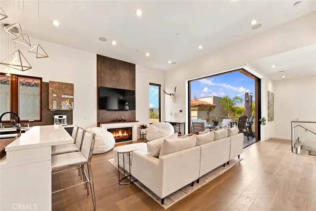 721 1st Place, Hermosa Beach, CA — listing photo 1