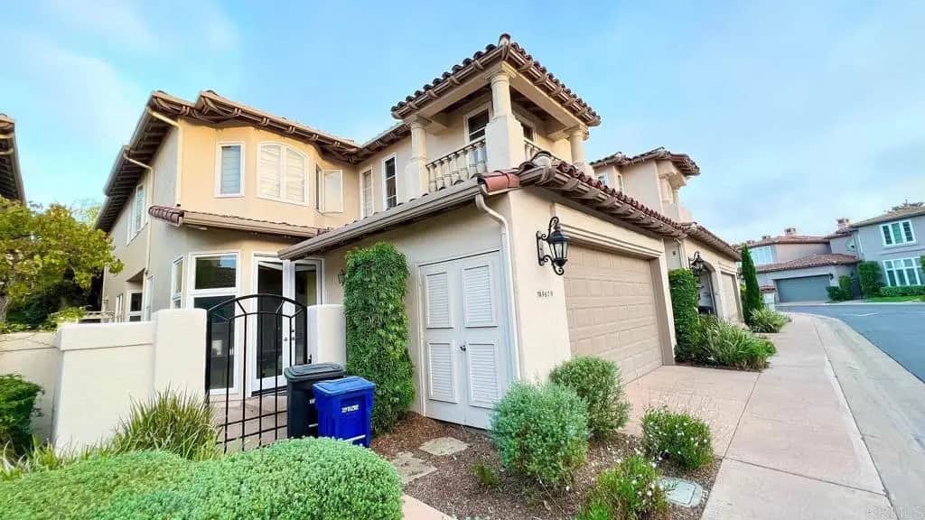 9679 Claiborne Square, La Jolla, CA — listing photo 1