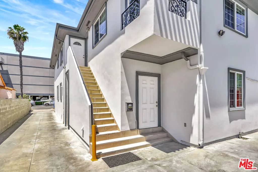 3242 Hutchison Avenue, Los Angeles, CA — listing photo 1