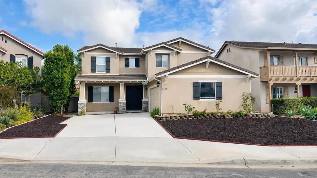 1387 Corte Bagalso, San Marcos, CA — listing photo 1