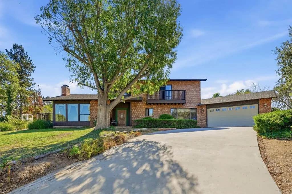 1427 El Nido Drive, Fallbrook, CA — listing photo 1