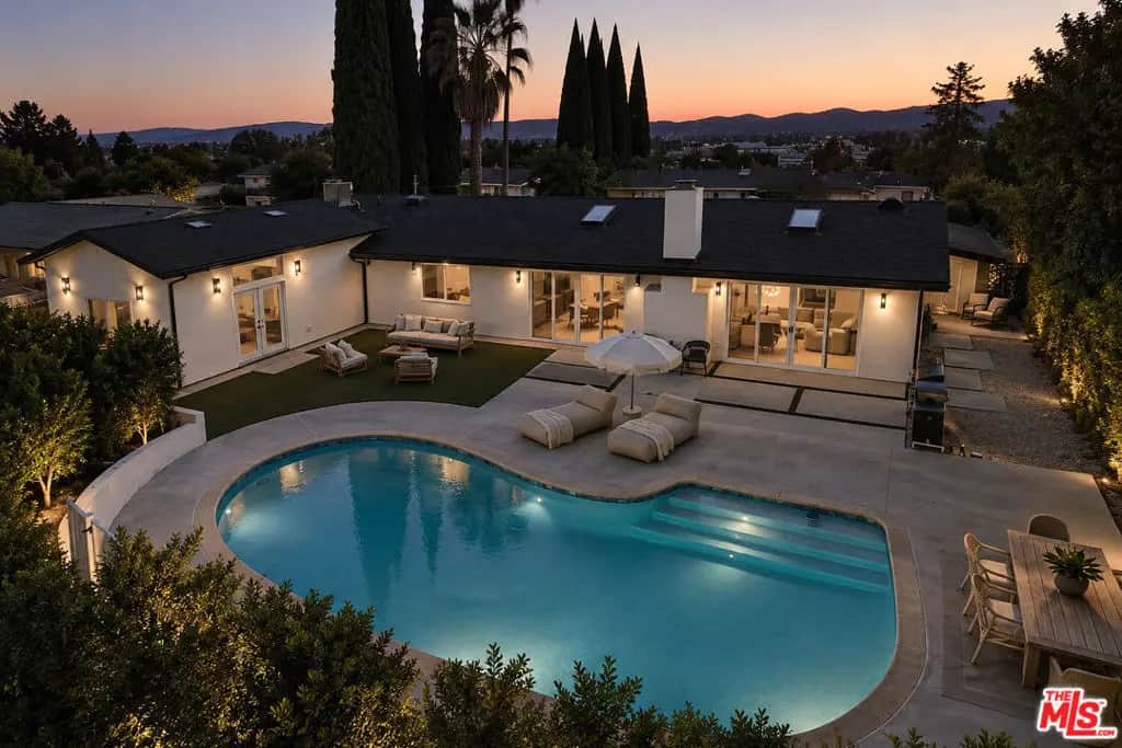 20877 Kelvin Place, Woodland Hills, CA — listing photo 1
