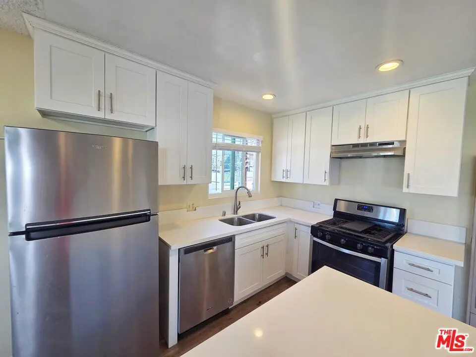 1419 Stanford St E, Santa Monica, CA — listing photo 1