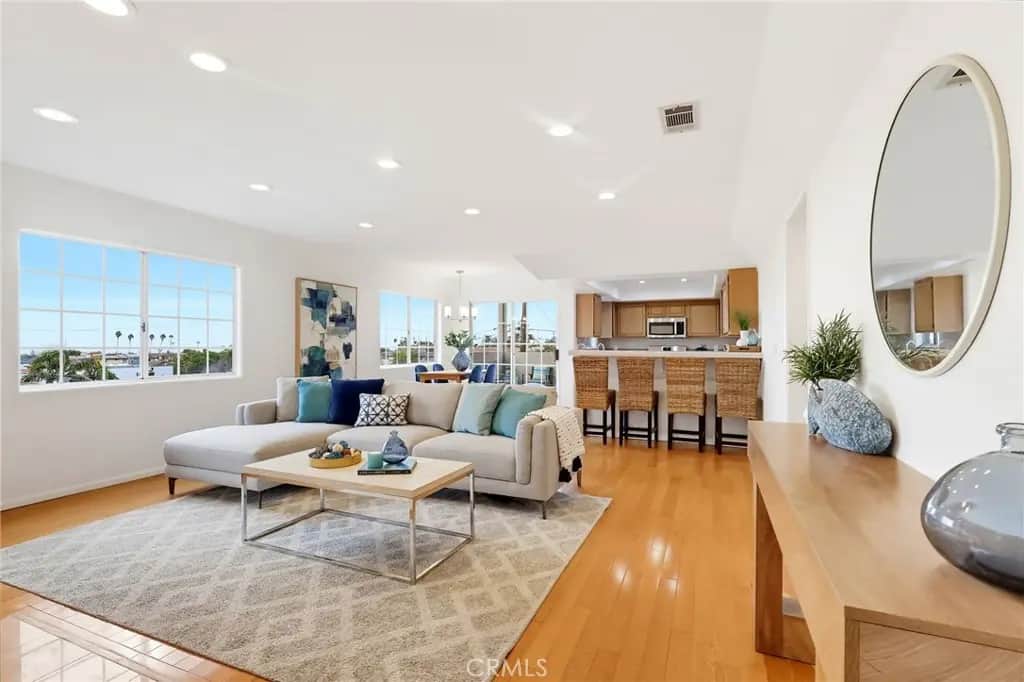 1073 W 9th Street 202, San Pedro, CA — listing photo 1