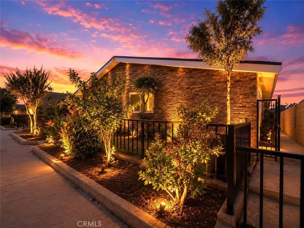 17381 Jacquelyn 3, Huntington Beach, CA — listing photo 1