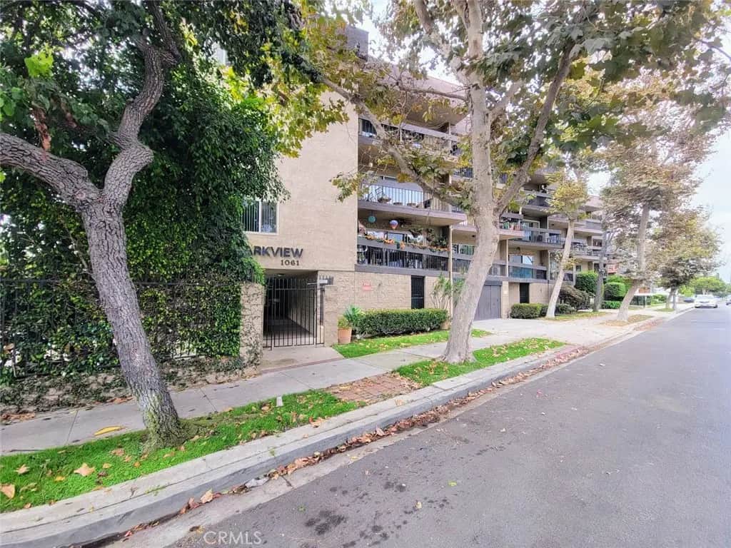 1061 Park Avenue 211, Long Beach, CA — listing photo 1
