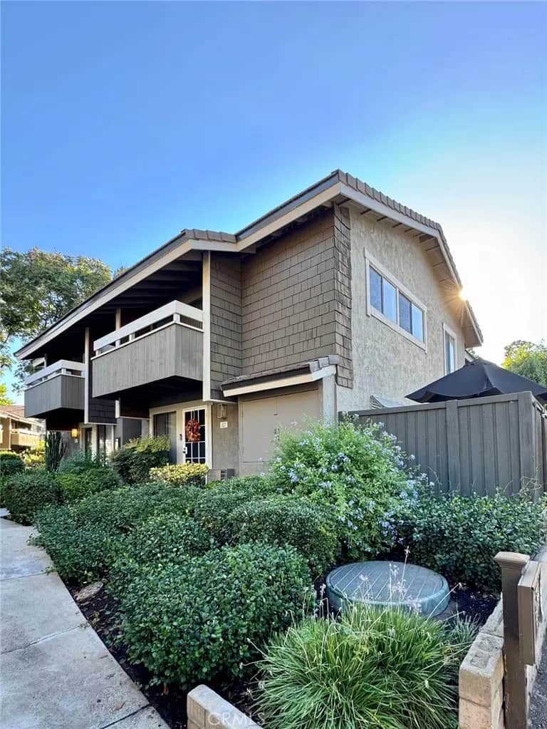 168 Streamwood, Irvine, CA — listing photo 1