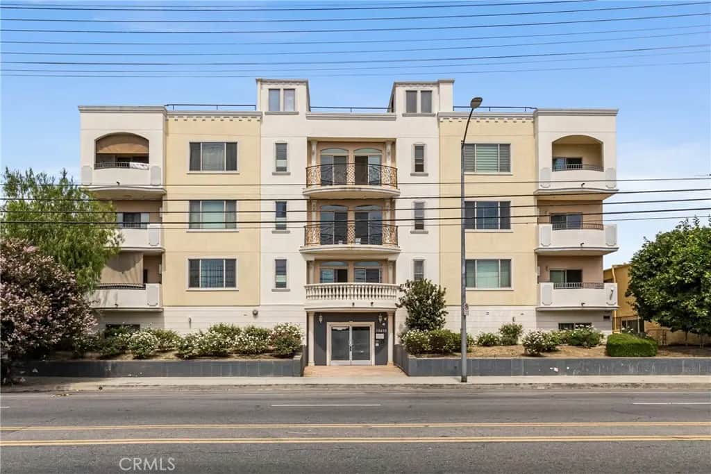 15435 Vanowen Street 301, Van Nuys, CA — listing photo 1