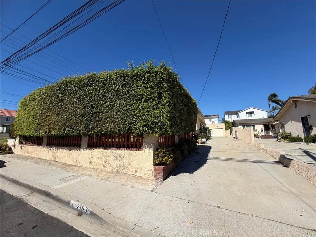 2103 Clark Lane B, Redondo Beach, CA — listing photo 1