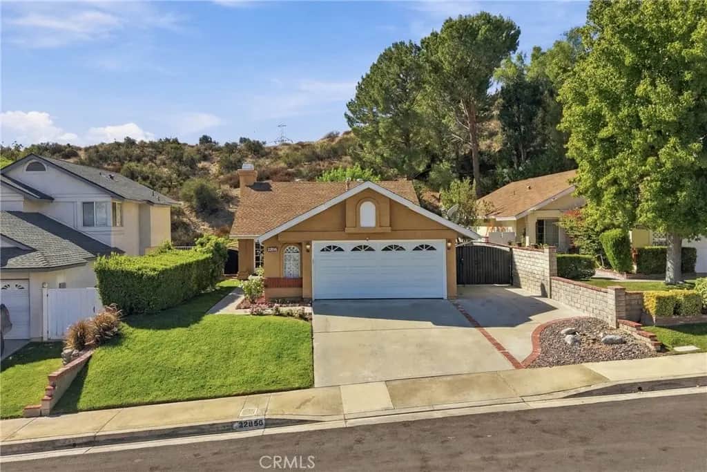 22856 Tamarack, Saugus, CA — listing photo 1