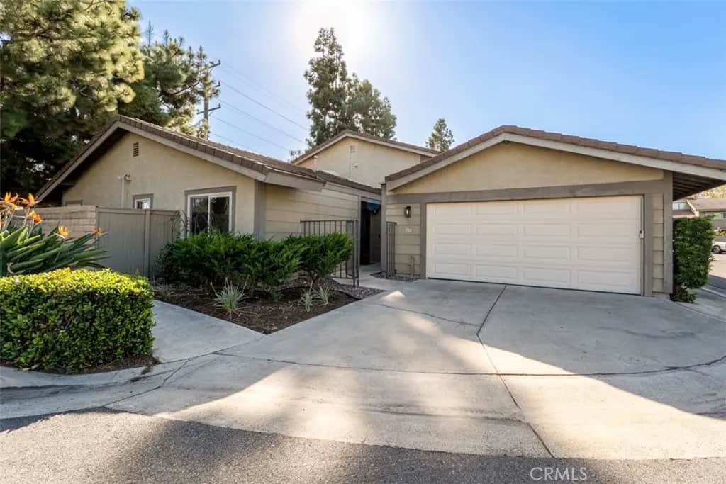 260 E Ponderosa 19, Anaheim, CA — listing photo 1