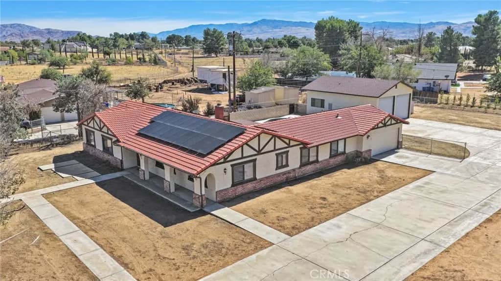 20319 Seneca Road, Apple Valley, CA — listing photo 1