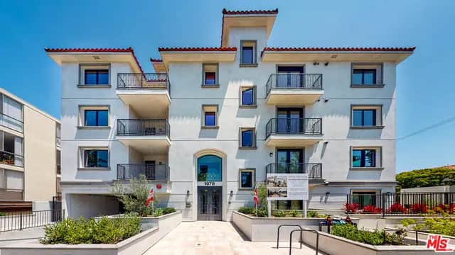 1070 S Bedford Street 301, Los Angeles, CA — listing photo 1