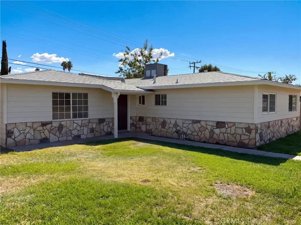 695 N Pepper Avenue, Rialto, CA — listing photo 1