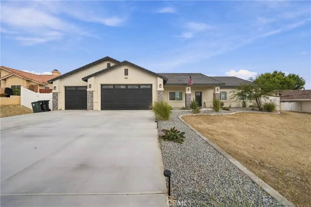 16323 Menahka, Apple Valley, CA — listing photo 1