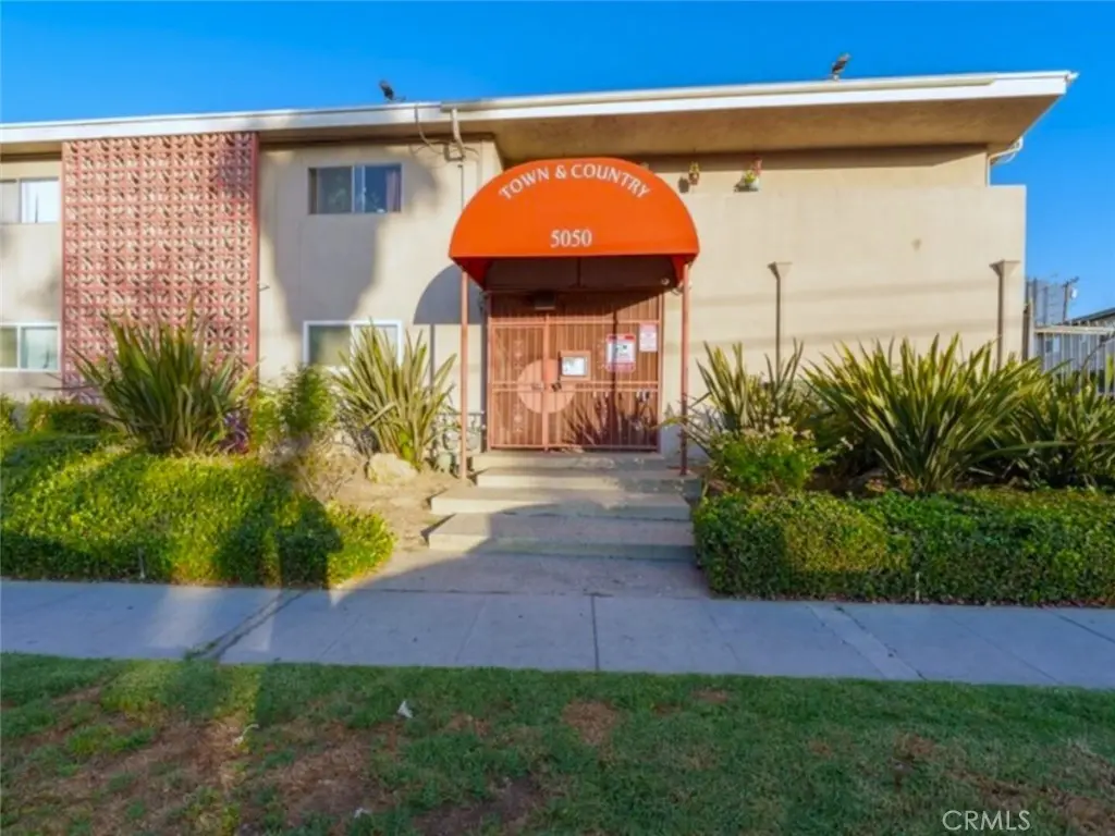 5050 Linden Avenue 102, Long Beach, CA — listing photo 1