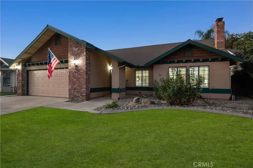 2824 W Hemlock Court, Visalia, CA — listing photo 1