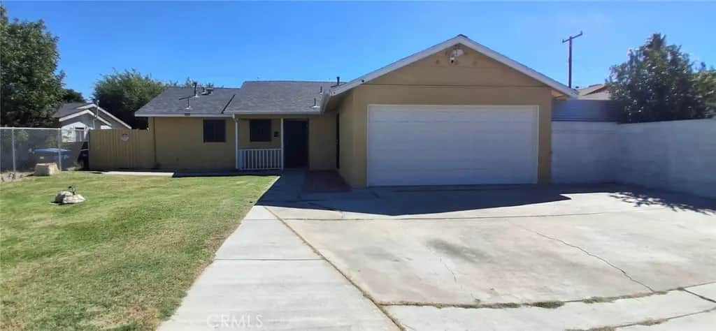 45320 15th W, Lancaster, CA — listing photo 1