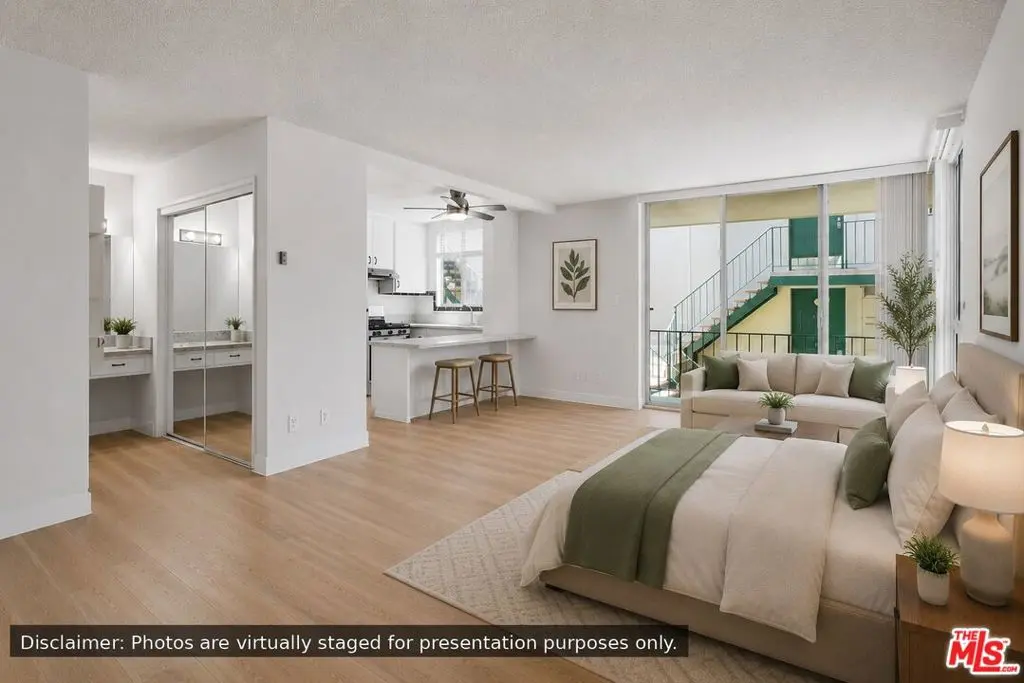 1353 S Carmelina Avenue 105, Los Angeles, CA — listing photo 1