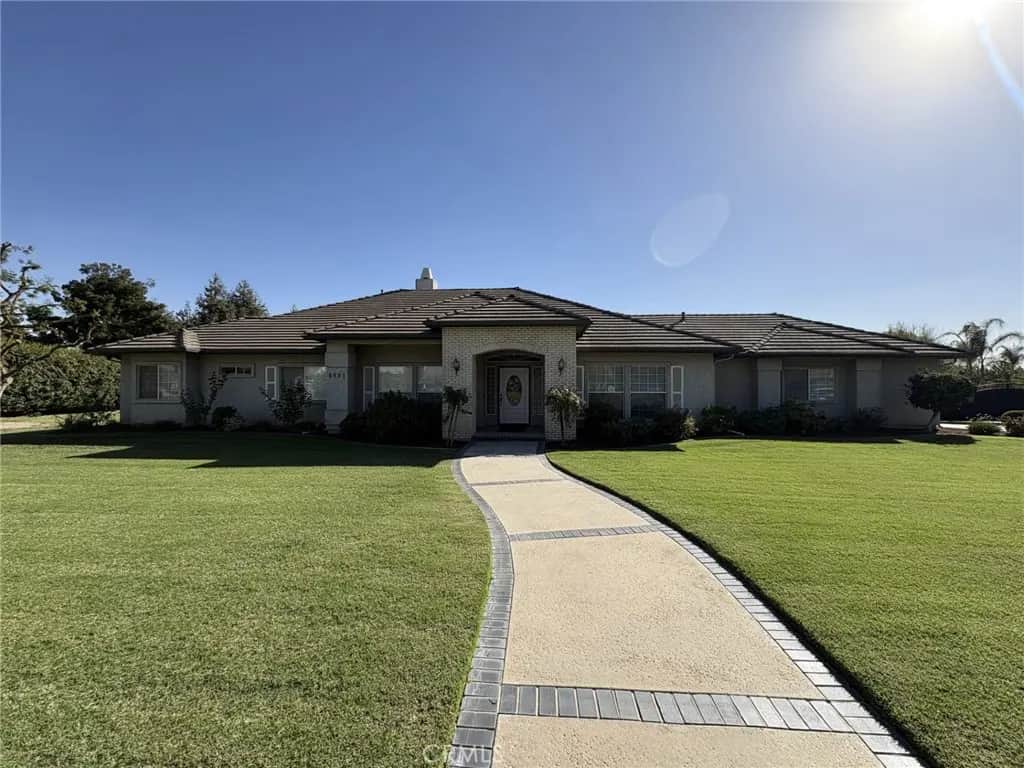 6001 W Grove Court, Visalia, CA — listing photo 1